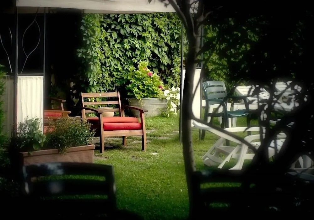 Apartamentos Pessets Adelaida 0*, Sort